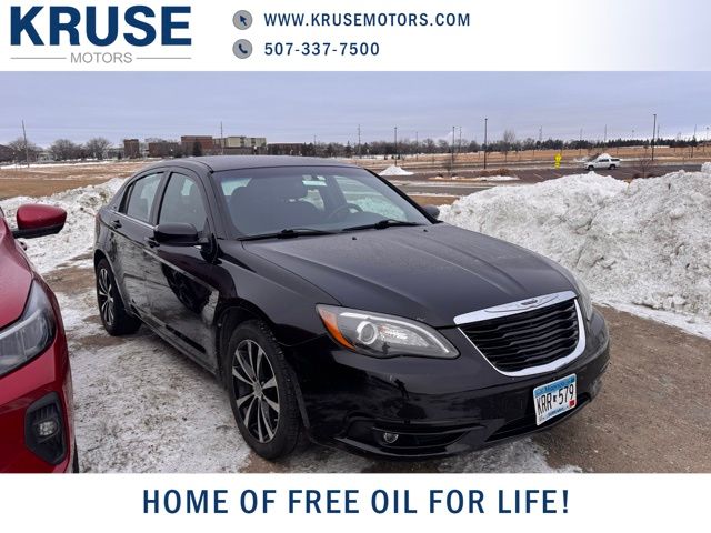 2013 Chrysler 200 Touring's photo