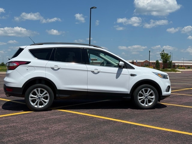 Used 2018 Ford Escape SE with VIN 1FMCU9GD6JUC19887 for sale in Marshall, Minnesota