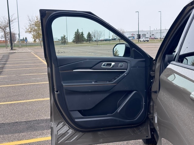 2026 Ford Explorer photo 4