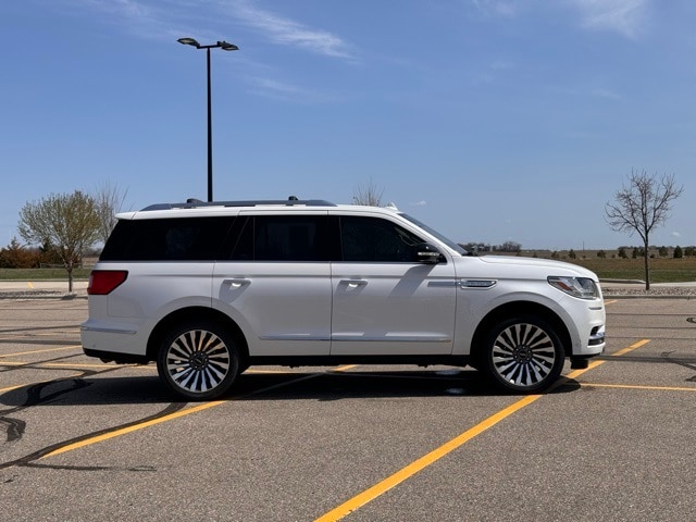 Used 2019 Lincoln Navigator Reserve with VIN 5LMJJ2LT7KEL19526 for sale in Marshall, Minnesota