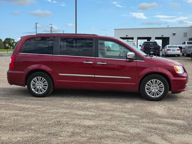 Used 2015 Chrysler Town & Country Touring-L with VIN 2C4RC1CG1FR628368 for sale in Marshall, MN