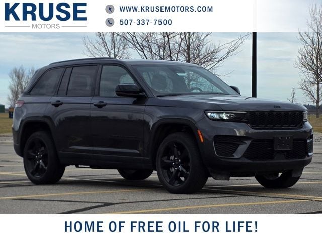 2023 Jeep Grand Cherokee Altitude's photo