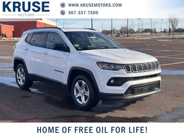 2023 Jeep Compass Latitude's photo