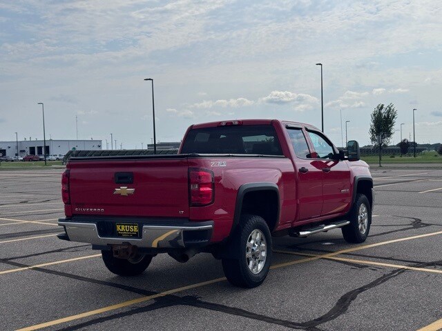 2015 Chevrolet Silverado 2500HD LT photo 3