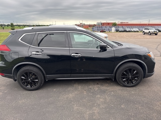 Used 2017 Nissan Rogue SV with VIN KNMAT2MV0HP608679 for sale in Marshall, MN