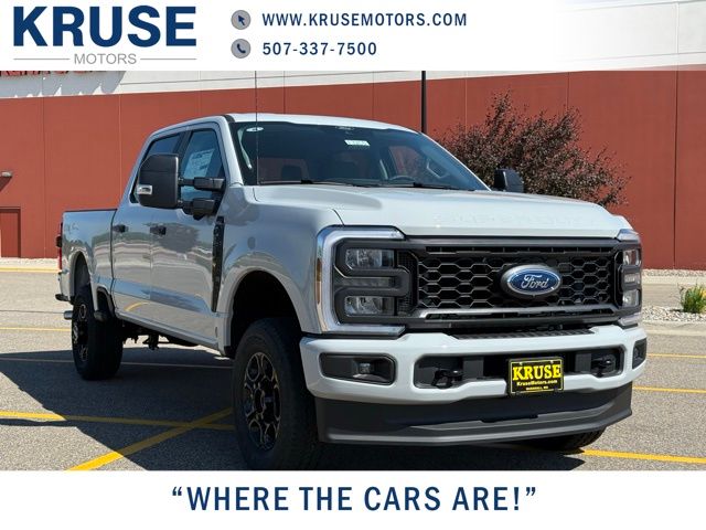 2025 Ford F-350 Super Duty XL's photo