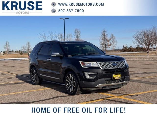 2017 Ford Explorer Platinum's photo