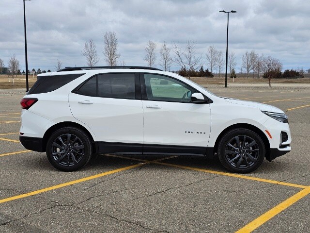 Used 2022 Chevrolet Equinox RS with VIN 2GNAXWEV8N6120352 for sale in Marshall, Minnesota