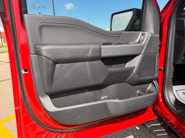 2025 Ford F-150 XLT photo 3