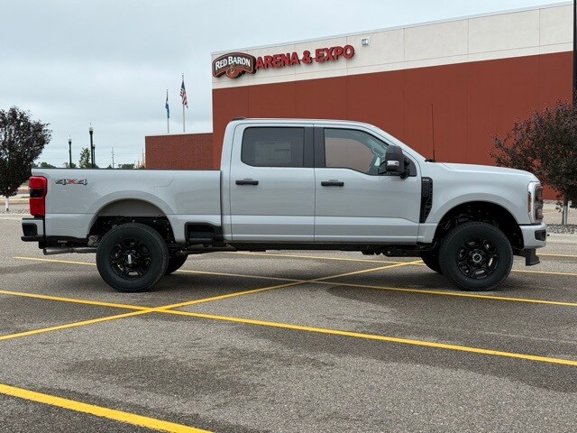 2025 Ford F-350 XL photo 2