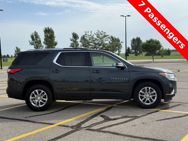 Used 2018 Chevrolet Traverse 1LT with VIN 1GNEVGKW8JJ256424 for sale in Marshall, Minnesota