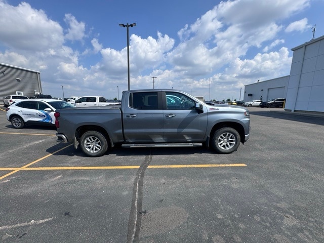 Used 2020 Chevrolet Silverado 1500 LT with VIN 3GCUYDEDXLG126962 for sale in Marshall, Minnesota