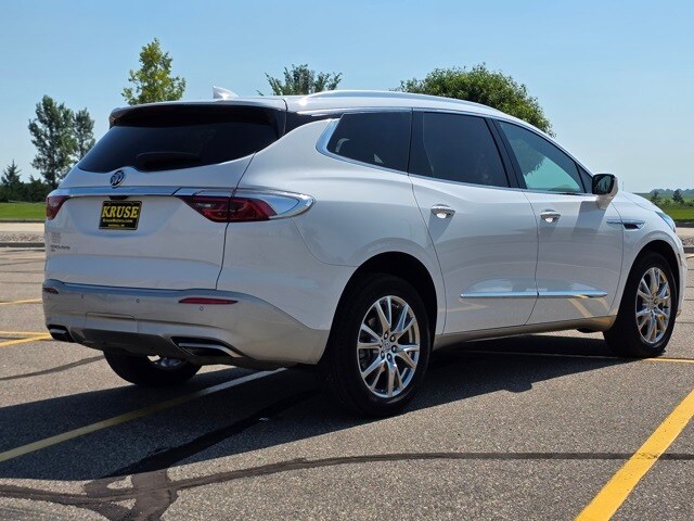 2023 Buick Enclave Premium photo 3