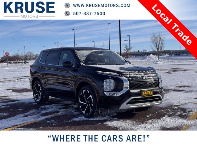 2022 Mitsubishi Outlander SE's photo