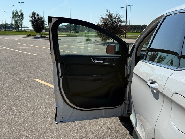 2020 Ford Edge Titanium photo 4