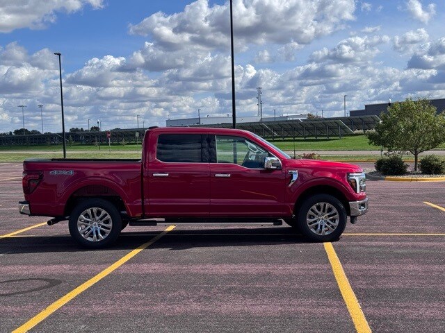 2025 Ford F-150 Lariat photo 2