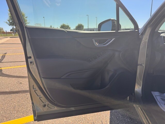 2023 Subaru Forester Premium photo 3