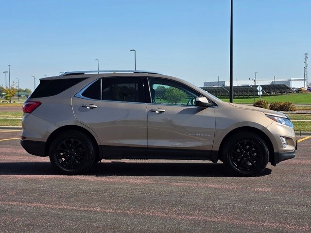 2018 Chevrolet Equinox LT photo 2