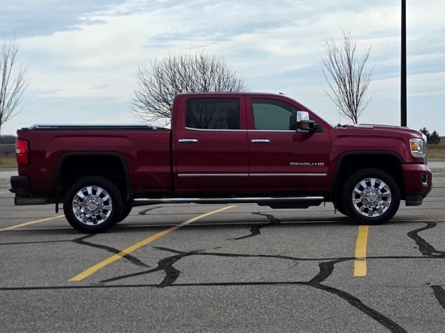 Used 2019 GMC Sierra 2500 Denali HD Denali with VIN 1GT12SEY2KF183488 for sale in Marshall, Minnesota