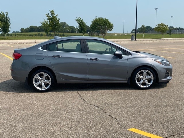 Used 2019 Chevrolet Cruze Premier with VIN 1G1BF5SM7K7121180 for sale in Marshall, MN