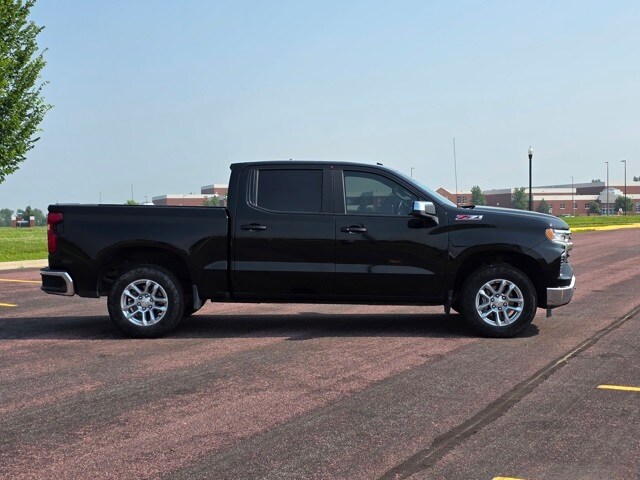 Used 2023 Chevrolet Silverado 1500 LT with VIN 2GCUDDED2P1131759 for sale in Marshall, Minnesota
