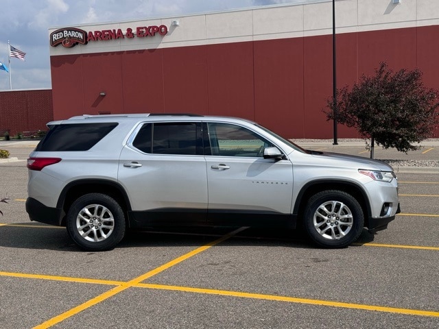 Used 2018 Chevrolet Traverse 1LT with VIN 1GNEVGKW8JJ249604 for sale in Marshall, Minnesota