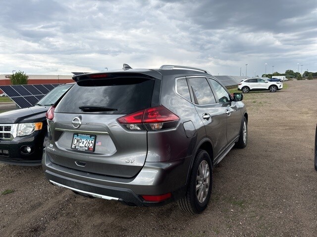 Used 2018 Nissan Rogue SV with VIN KNMAT2MT2JP517823 for sale in Marshall, Minnesota