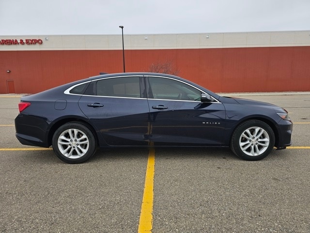 Used 2018 Chevrolet Malibu 1LT with VIN 1G1ZD5ST0JF106374 for sale in Marshall, Minnesota