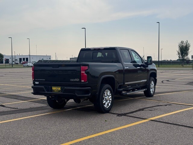 2024 Chevrolet Silverado 3500HD High Country photo 3