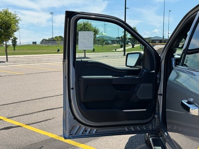 2025 Ford F-150 Lariat photo 4