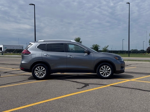 Used 2018 Nissan Rogue SV with VIN KNMAT2MT2JP517823 for sale in Marshall, Minnesota