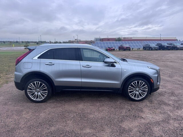 2024 Cadillac XT4 Premium Luxury photo 2