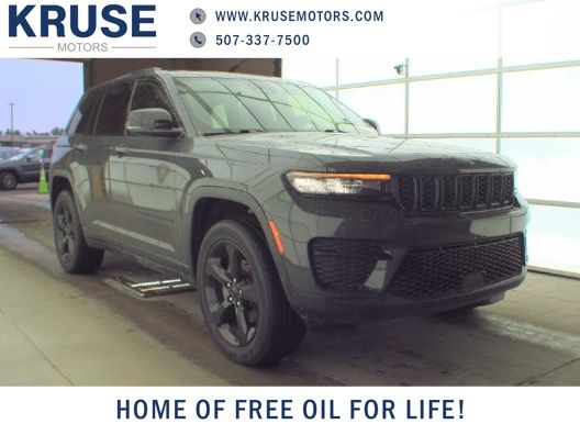 2022 Jeep Grand Cherokee Altitude's photo