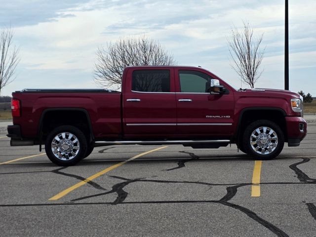 Used 2019 GMC Sierra 2500 Denali HD Denali with VIN 1GT12SEY2KF183488 for sale in Marshall, Minnesota