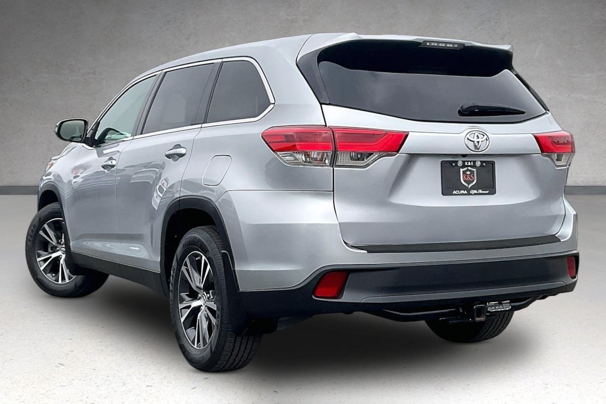 2019 Toyota Highlander LE - Photo 31