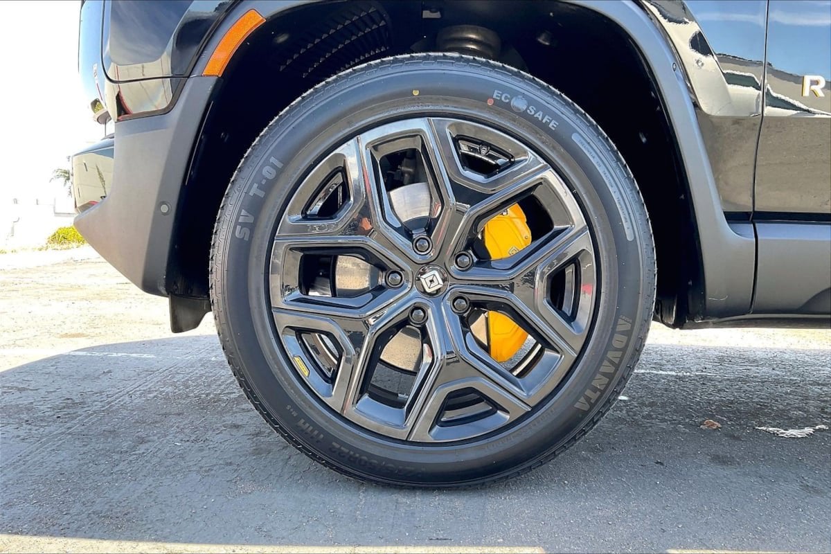 2024 Rivian R1S Adventure - Photo 9