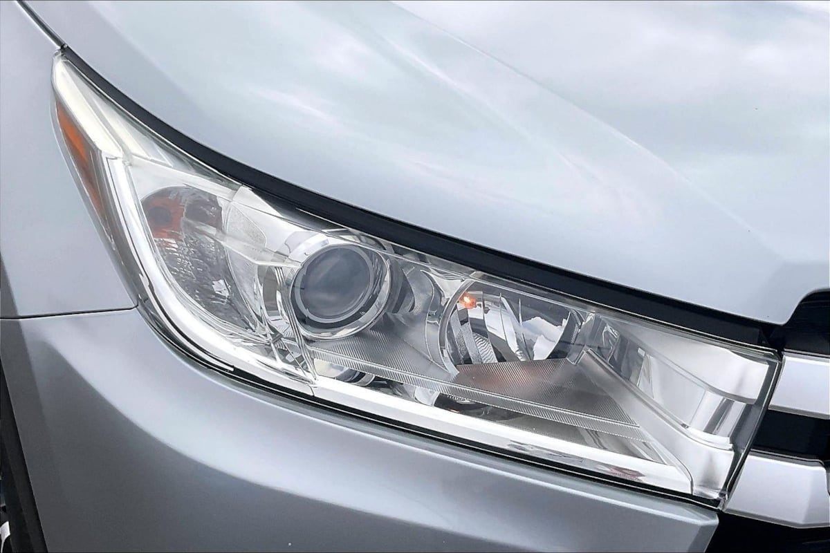 2019 Toyota Highlander LE - Photo 24