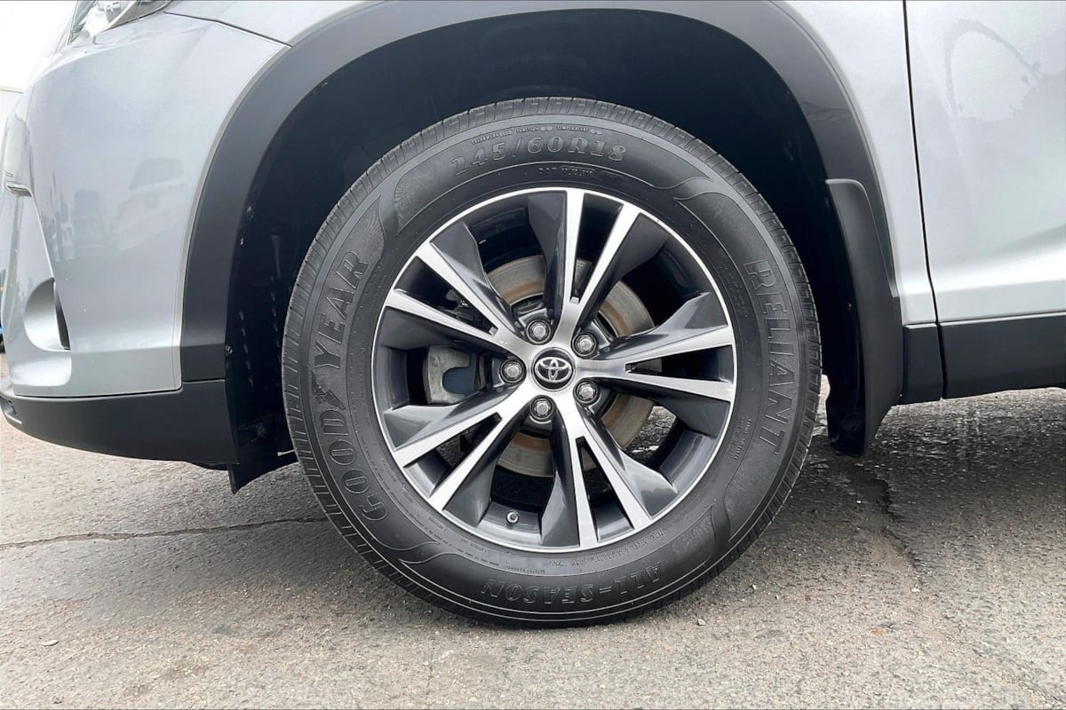 2019 Toyota Highlander LE - Photo 9
