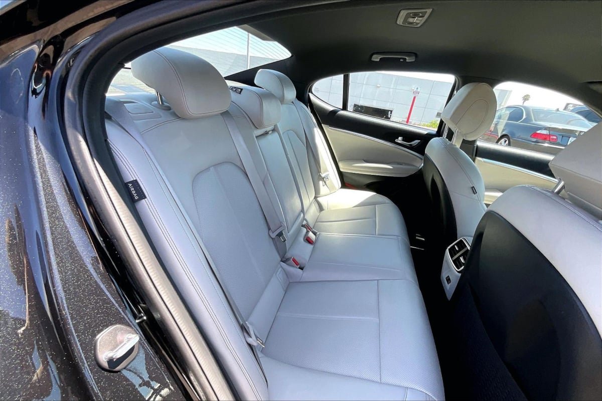 2025 GENESIS G70 Standard - Photo 24