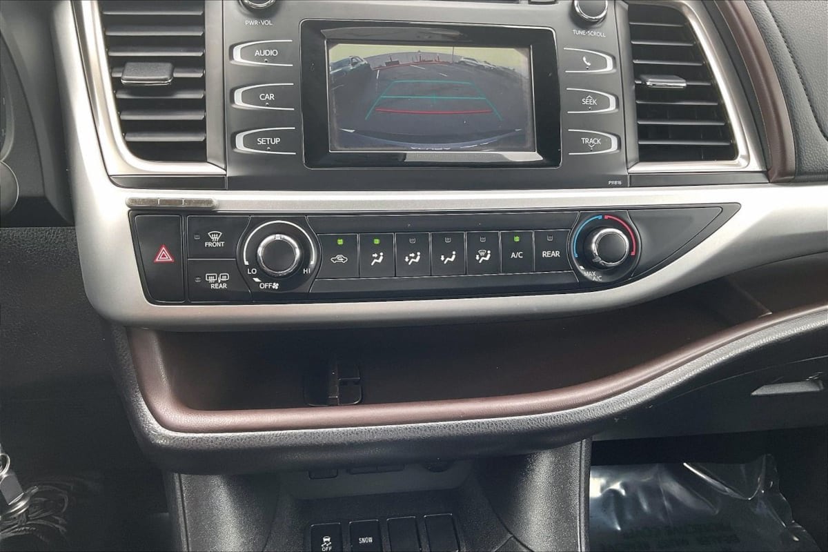 2019 Toyota Highlander LE - Photo 27
