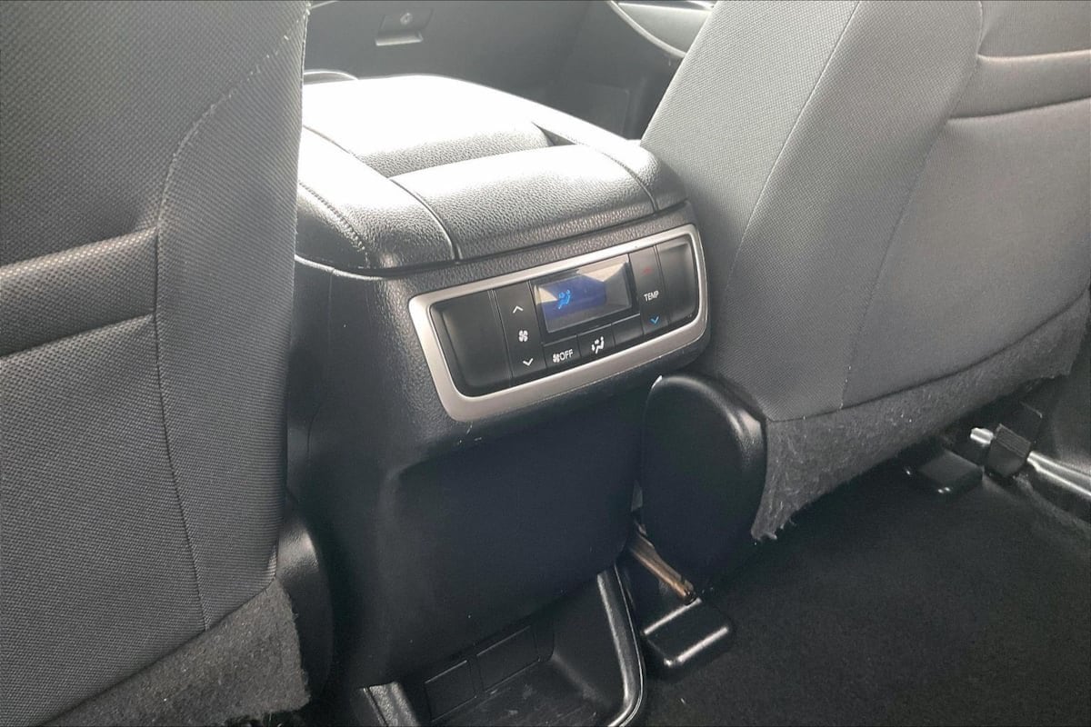 2019 Toyota Highlander LE - Photo 29