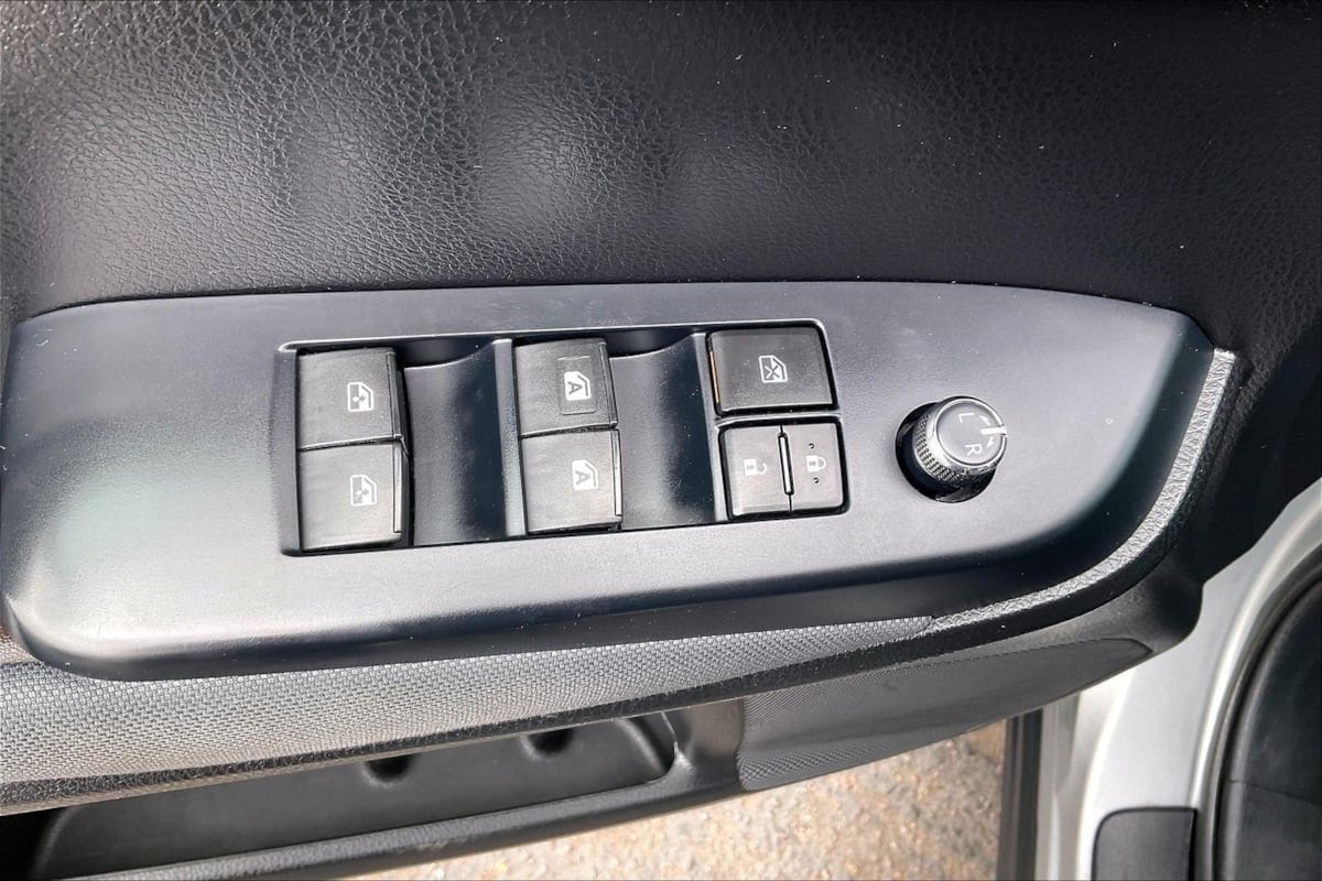 2019 Toyota Highlander LE - Photo 34