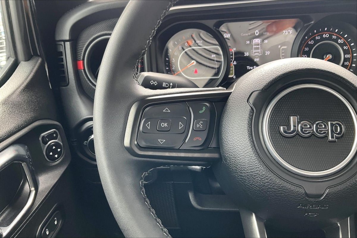 2025 Jeep Wrangler 4-Door Rubicon - Photo 14