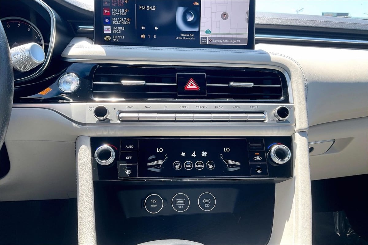 2025 GENESIS G70 Standard - Photo 28