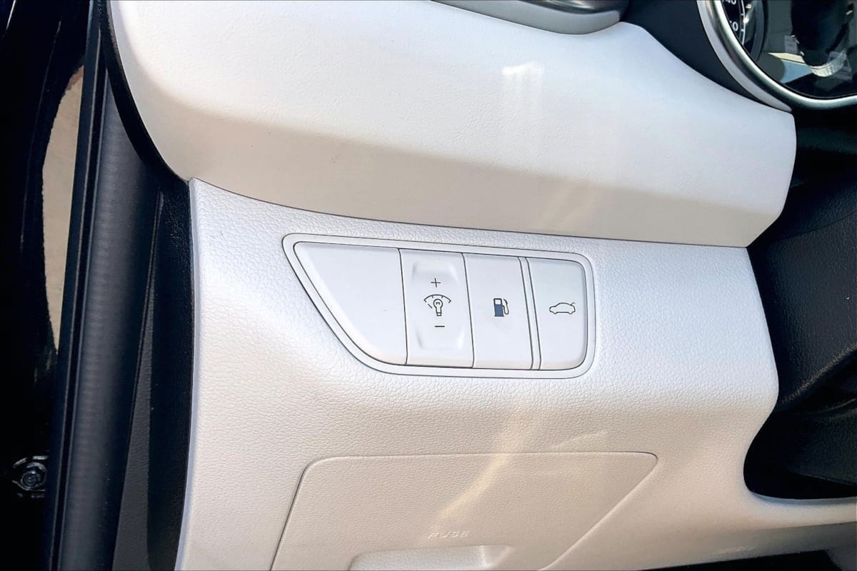 2025 GENESIS G70 Standard - Photo 35
