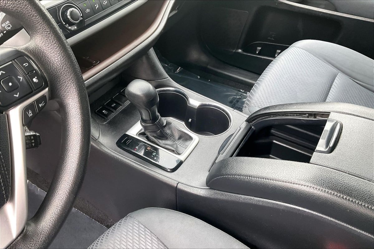 2019 Toyota Highlander LE - Photo 13