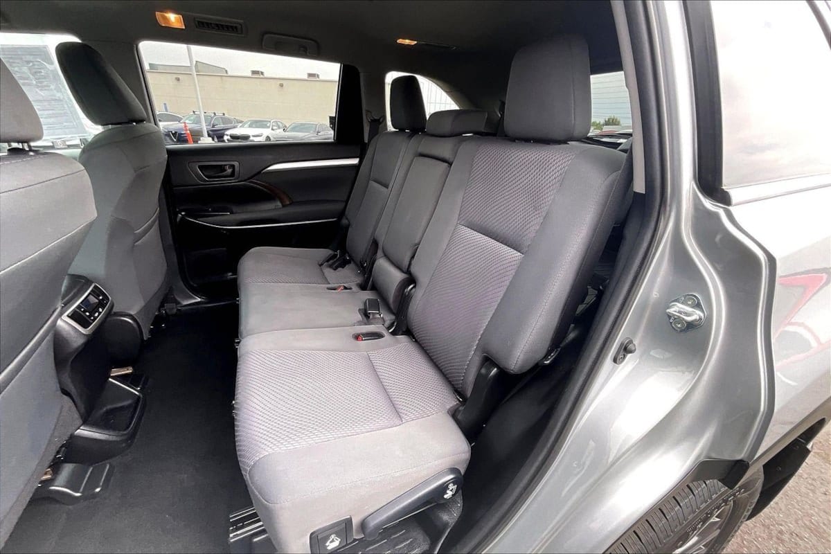 2019 Toyota Highlander LE - Photo 22