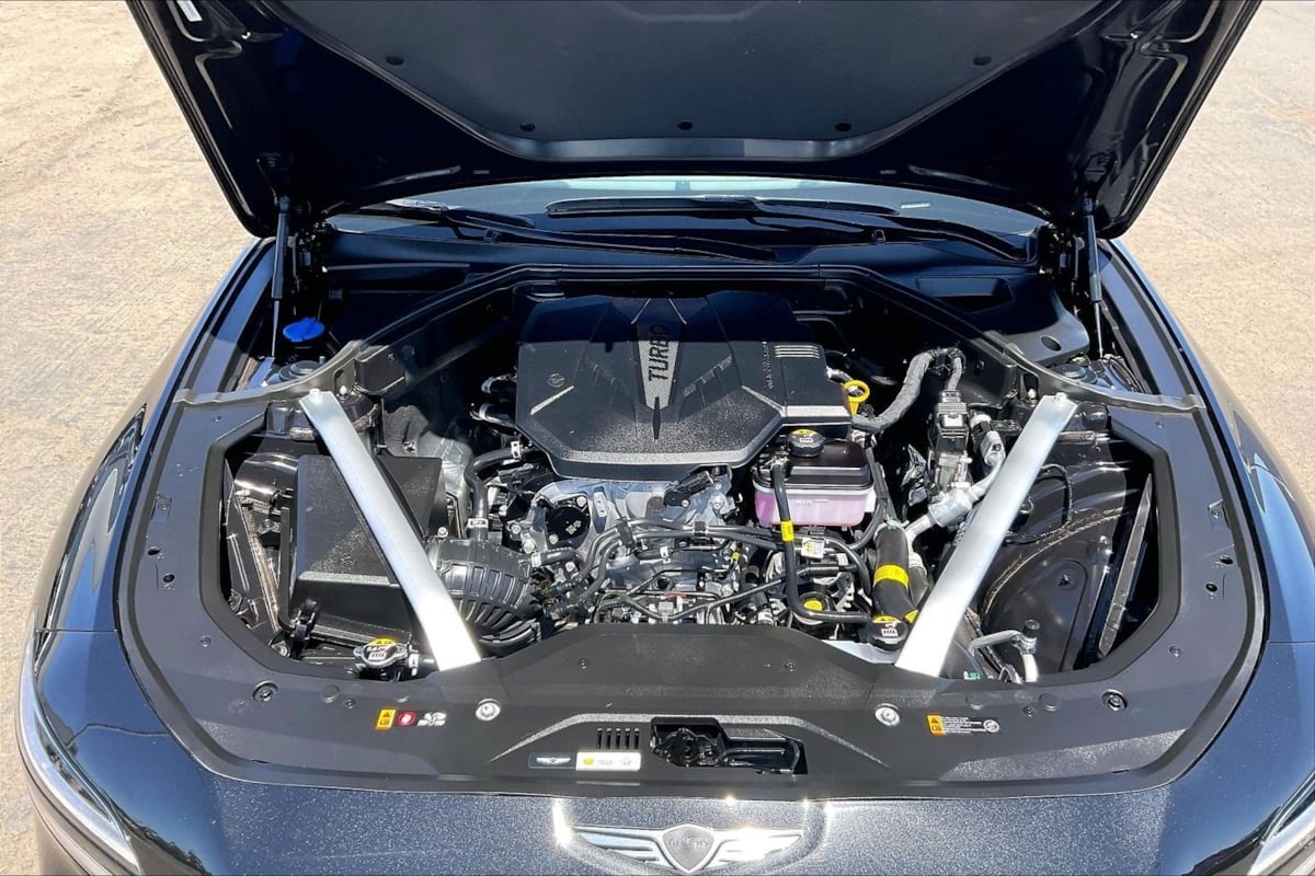 2025 GENESIS G70 Standard - Photo 10