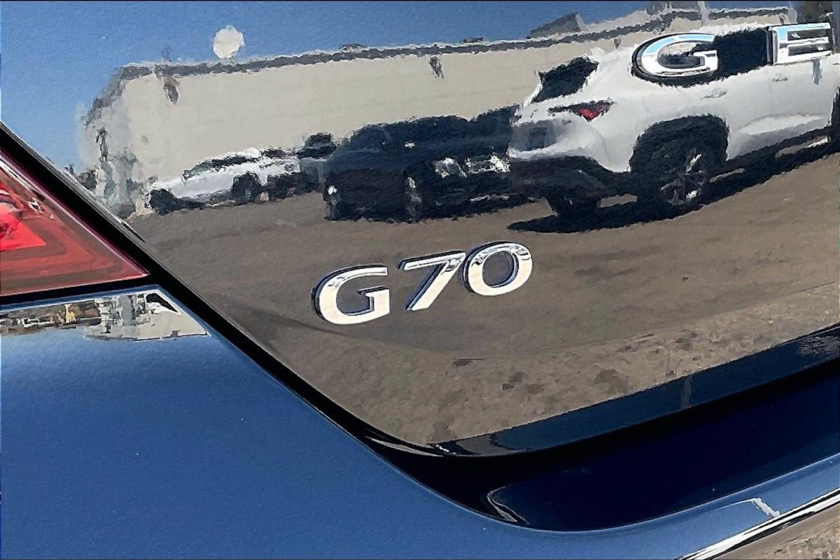 2025 GENESIS G70 Standard - Photo 8