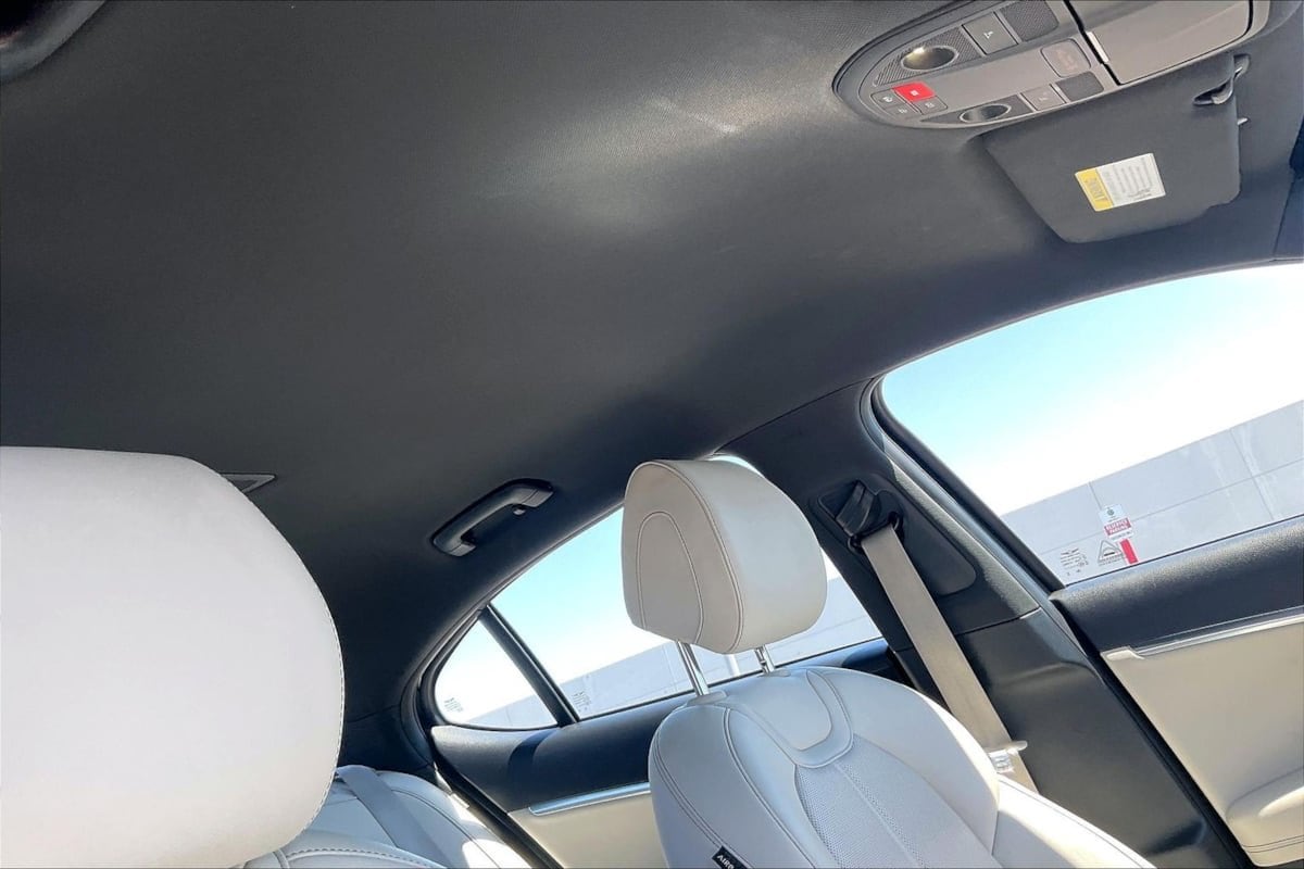 2025 GENESIS G70 Standard - Photo 19